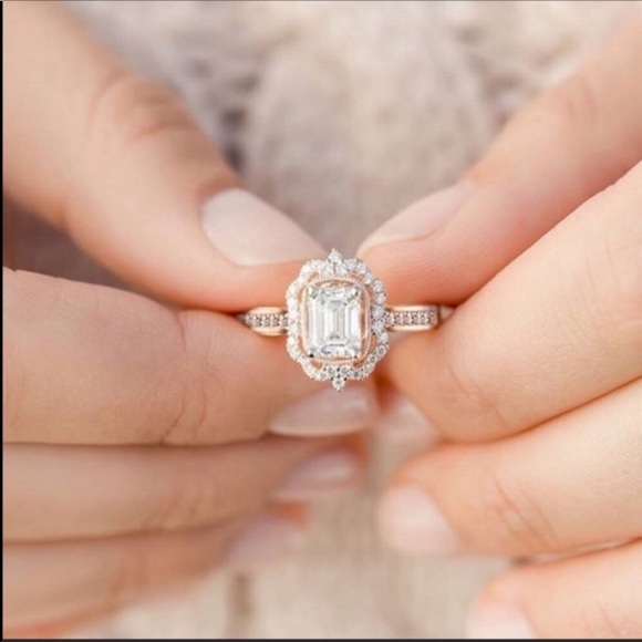 Jewelry - 1 left! Lovely Rose Gold Ring